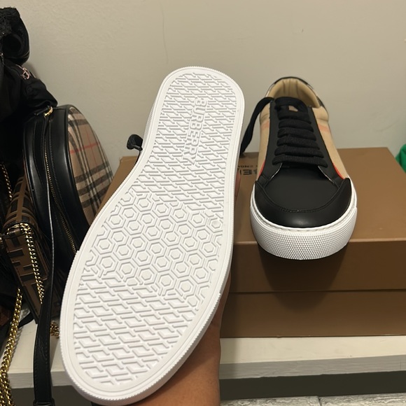 Burberry Womens Low Top Sneakers - Picture 3 of 5